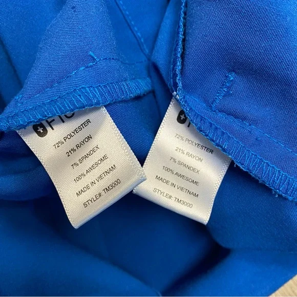 Figs Ladies Bundle Of 2 Scrub Sets Blue Size Medium * flawed pant* - Picture 10 of 15